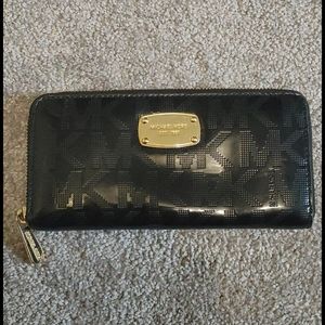Micheal kors black wallet